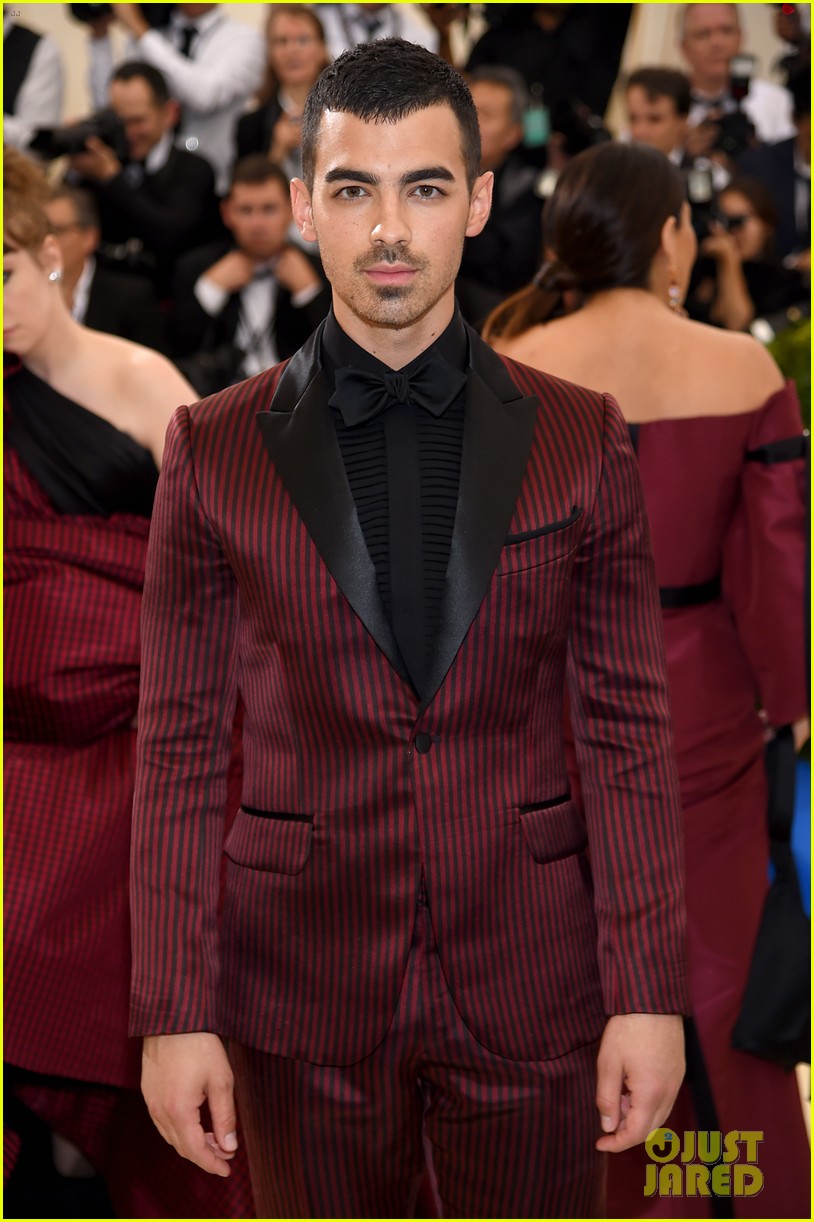 Joe Jonas & Sophie Turner Make Their Met Gala 2017 Debut Photo