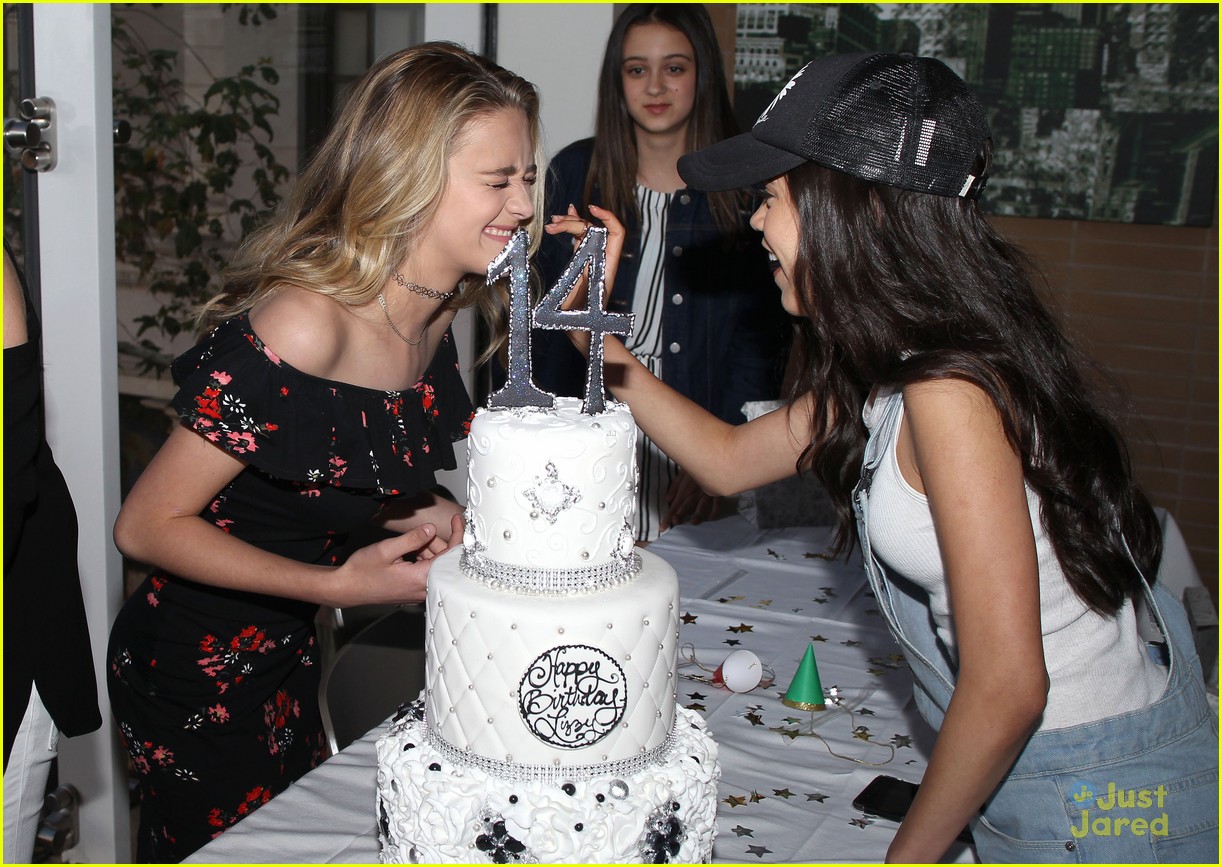 Lizzy Greene Hosts Sparkly 14th Birthday Party with BFFs | Photo