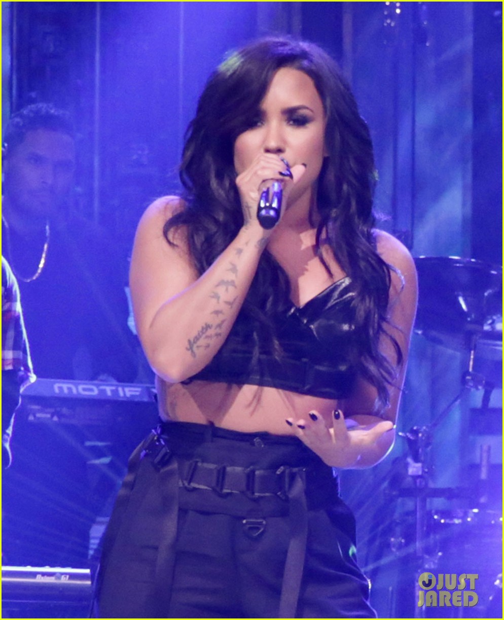 demi-lovato-joins-cheat-codes-for-tonight-show-performance-video