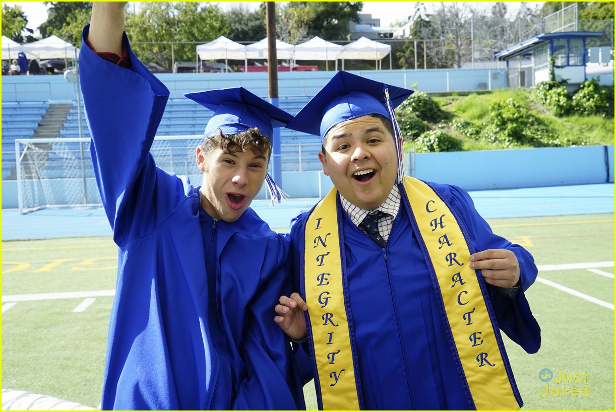 Rico Rodriguez & Nolan Gould Graduate on 'Modern Family's Season Finale ...