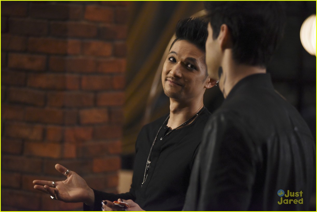 Full Sized Photo of malec scenes shadowhunters new season 09 | Matthew ...