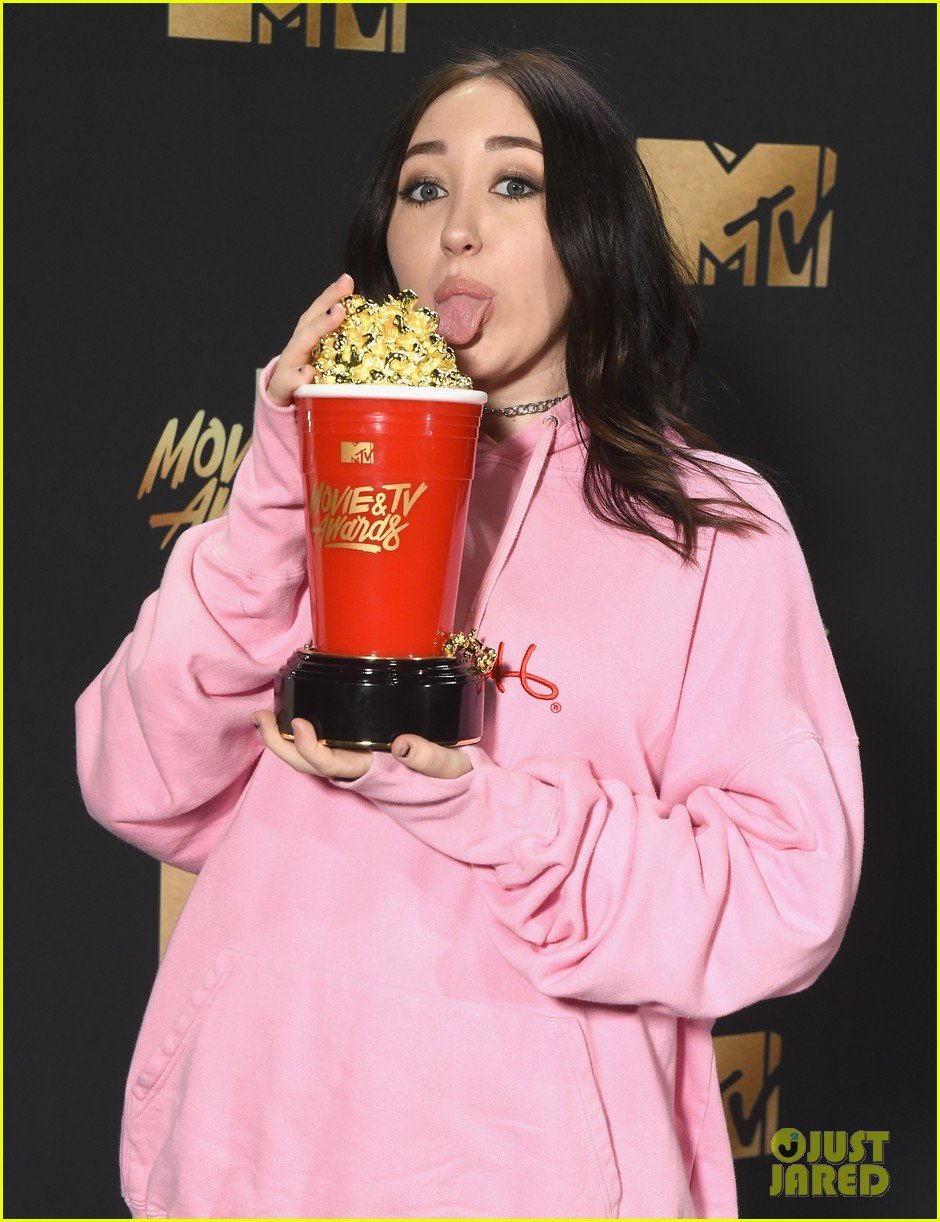 full-sized-photo-of-noah-cyrus-music-video-for-stay-together-is-out-now