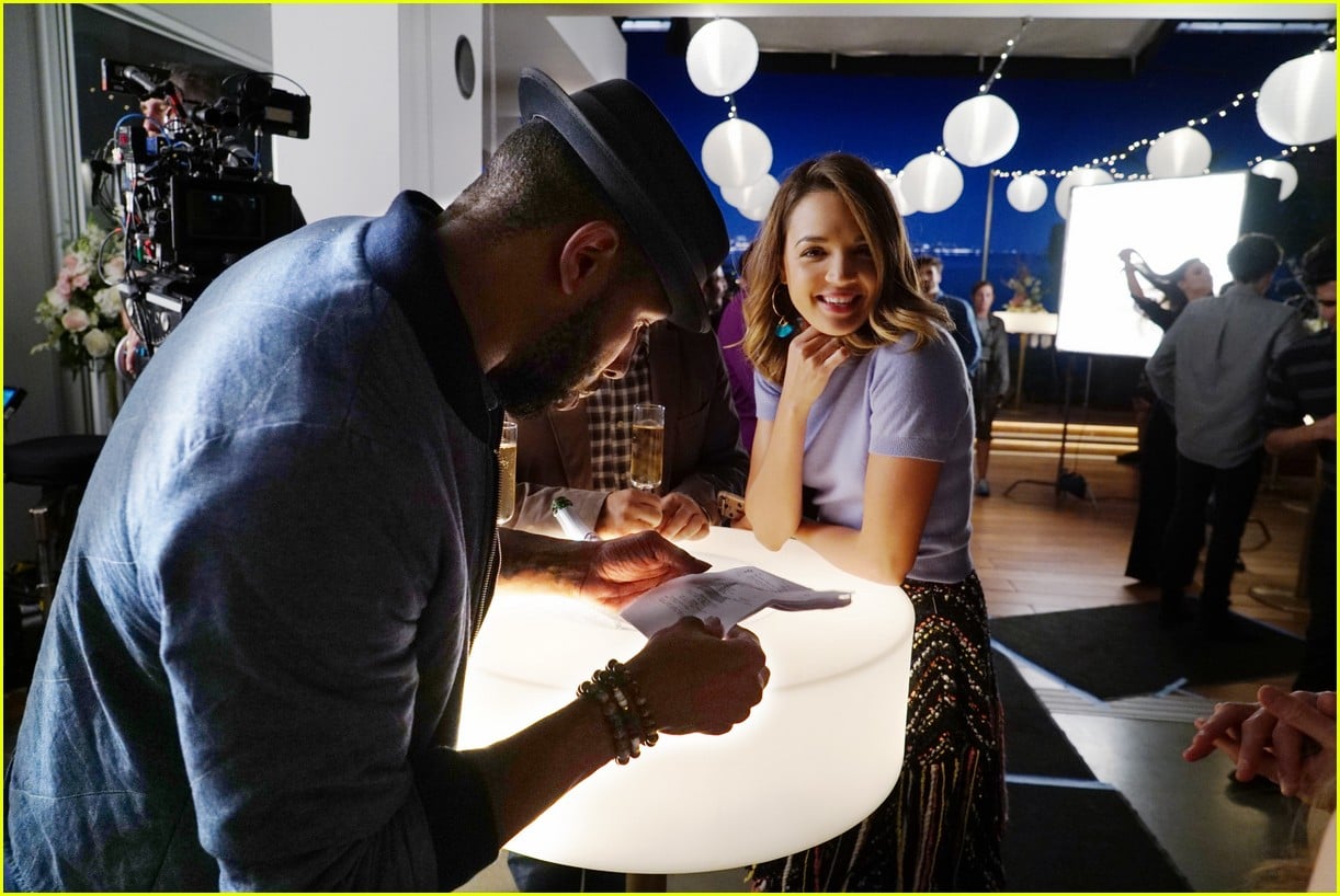 It’s Paige’s Birthday Tonight on ‘Famous in Love’ | Photo 1088101