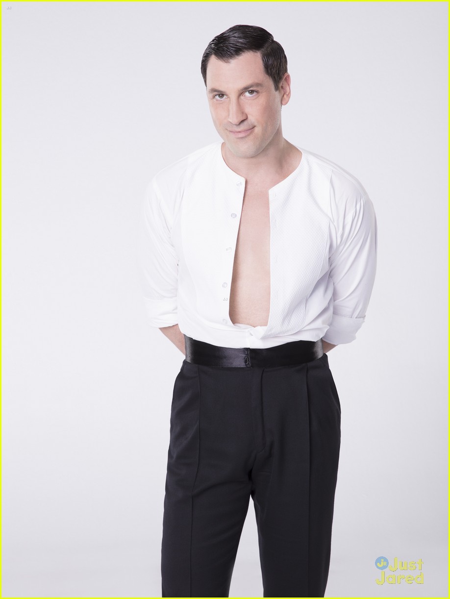 dwts-pros-light-up-finale-watch-the-opening-number-performances