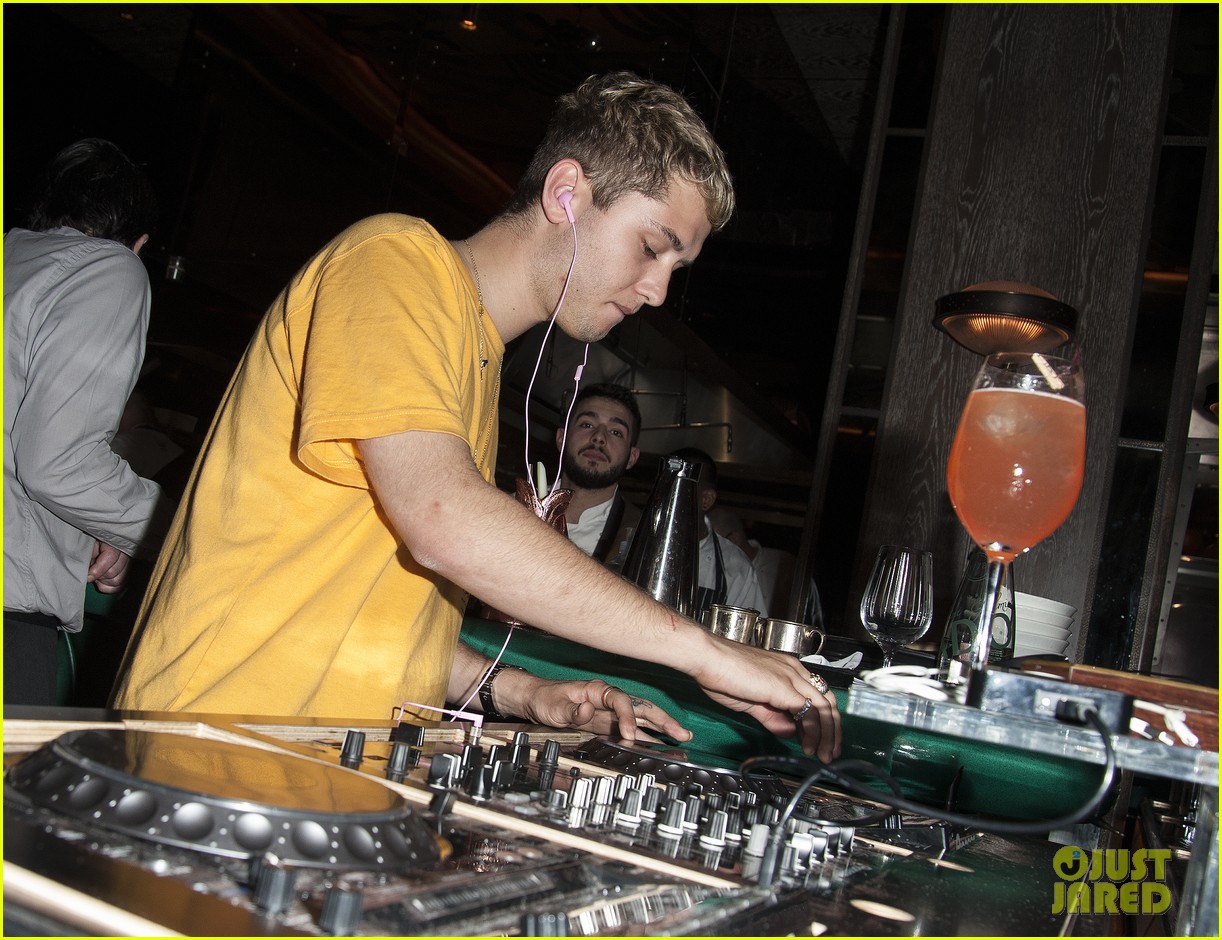 rafferty law takes on dj duties at sexy fish restaurant 08
