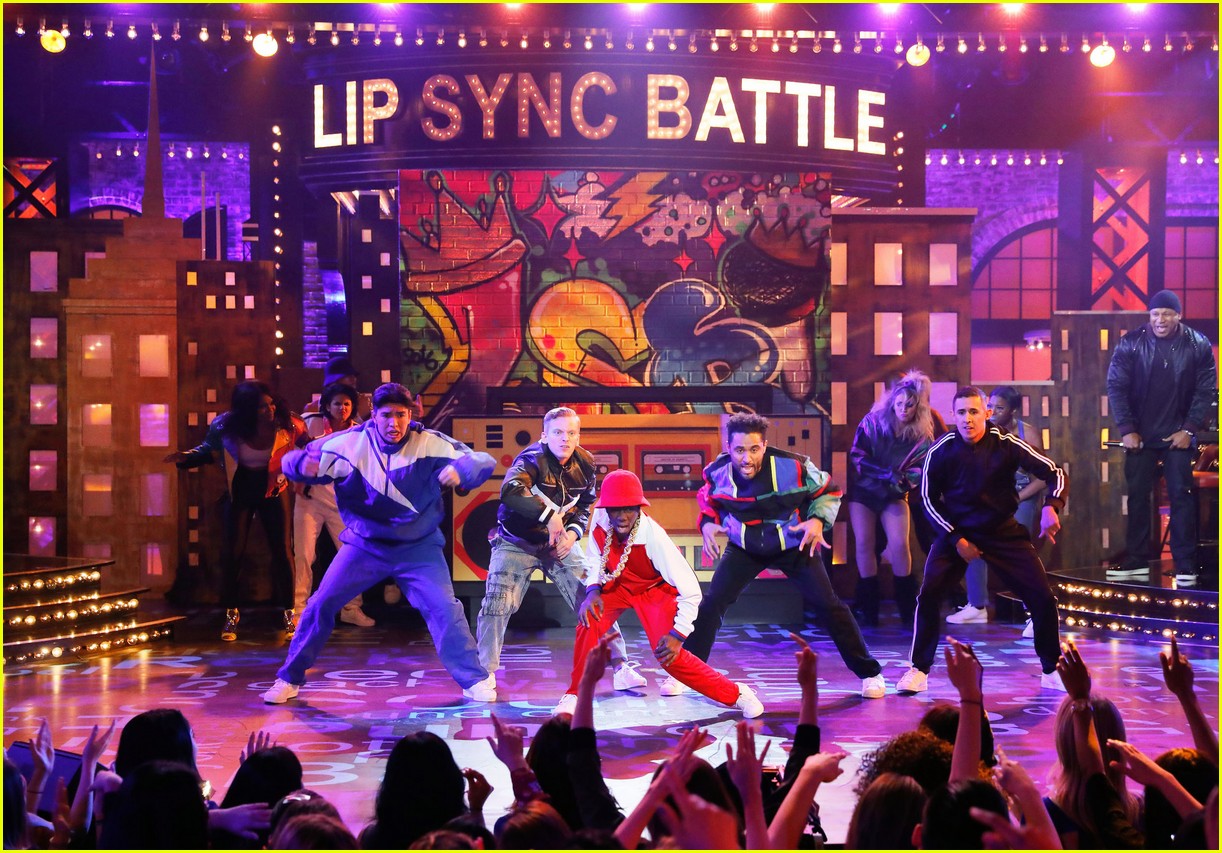 Stranger Things Takes Over Lip Sync Battle Watch Now Photo 1089804 Photo Gallery 