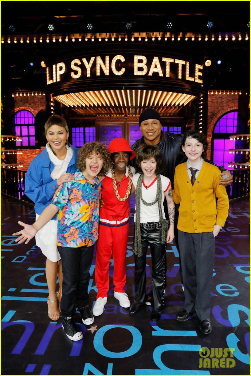 Stranger Things Stars Finn Wolfhard And Caleb Mclaughlin Face Off On Lip Sync Battle Photo 