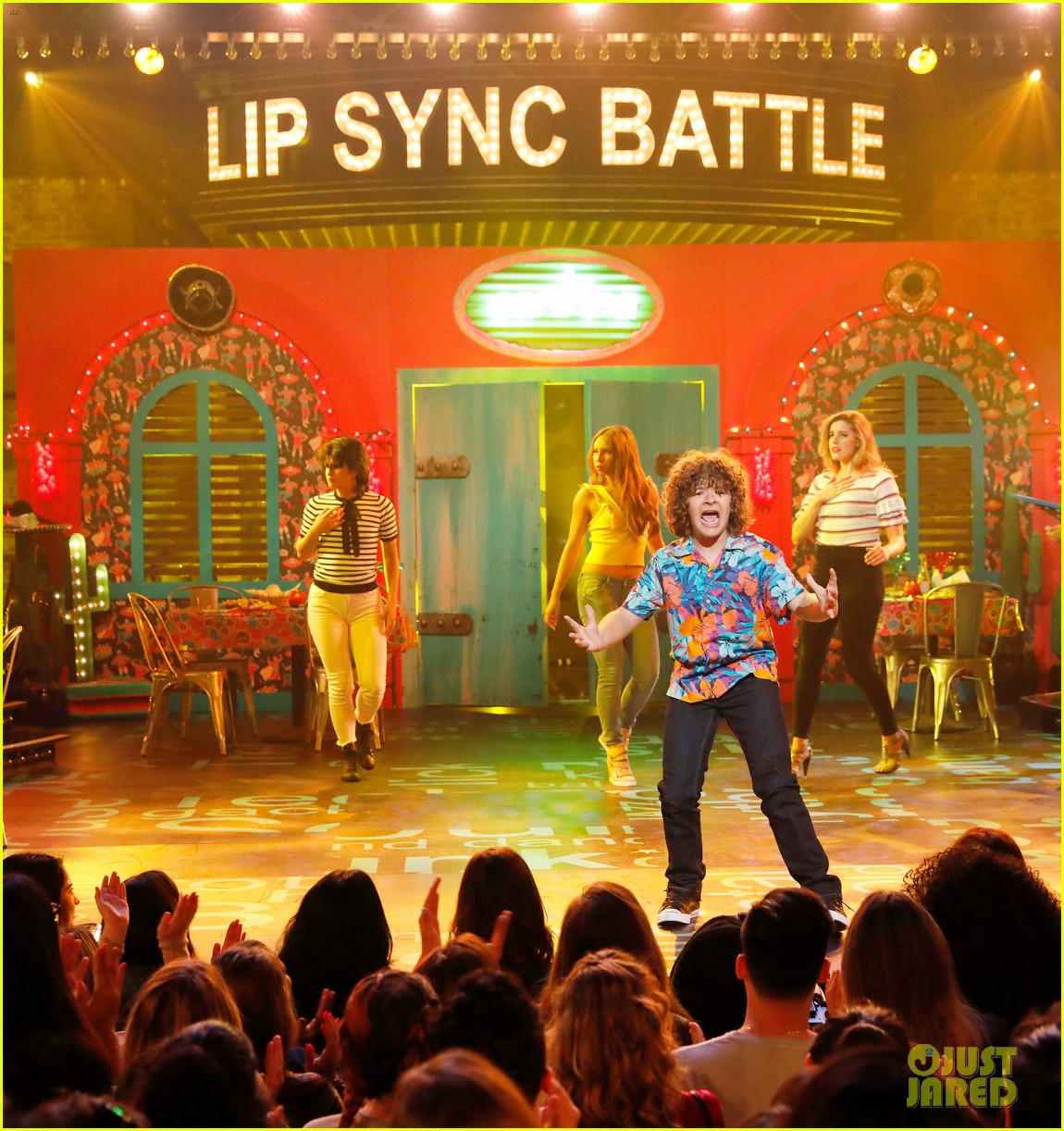 Stranger Things Stars Finn Wolfhard And Caleb Mclaughlin Face Off On Lip Sync Battle Photo 