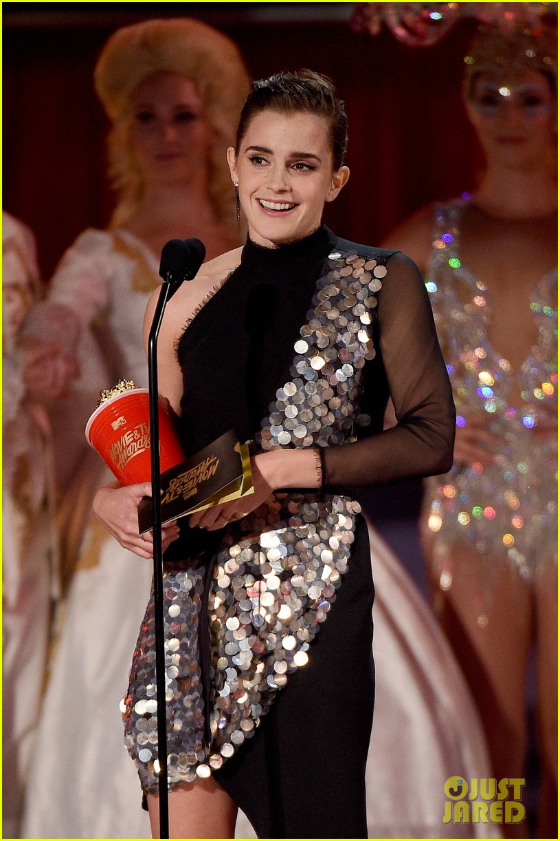 Emma Watson Credits Belle for MTV Movie & TV Awards Win! (Video ...