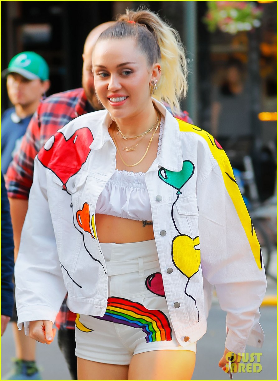Full Sized Photo of miley cyrus shows off her legs in rainbow shorts02