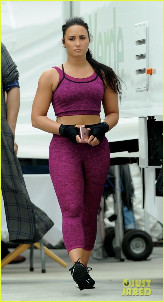 Full Sized Photo Of Demi Lovato Shows Her Strength Fabletics Campaign 01 Demi Lovato Shows Her 5509