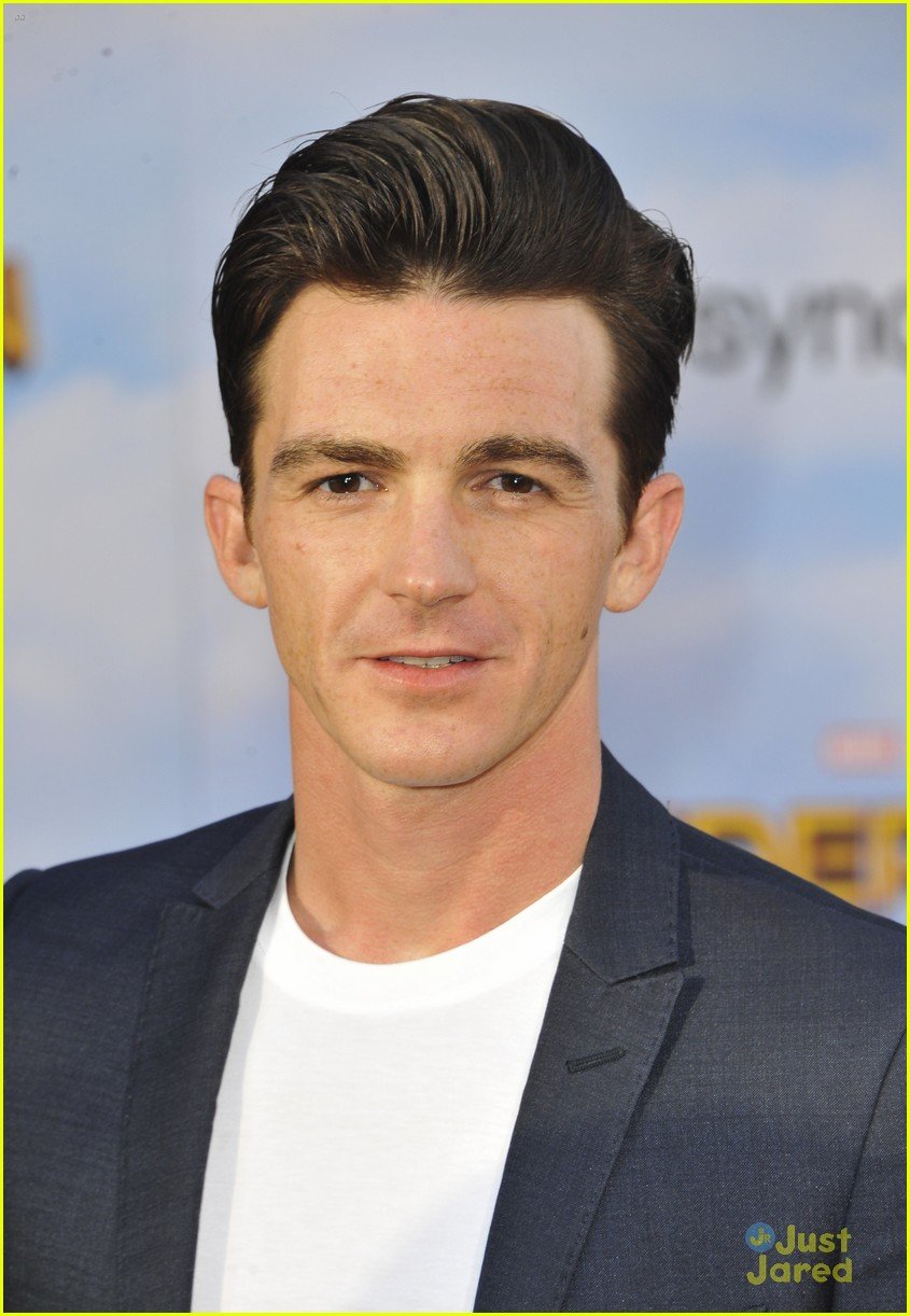 Drake Bell Joins Fellow Spider-Man Tom Holland at 'Spider-Man ...