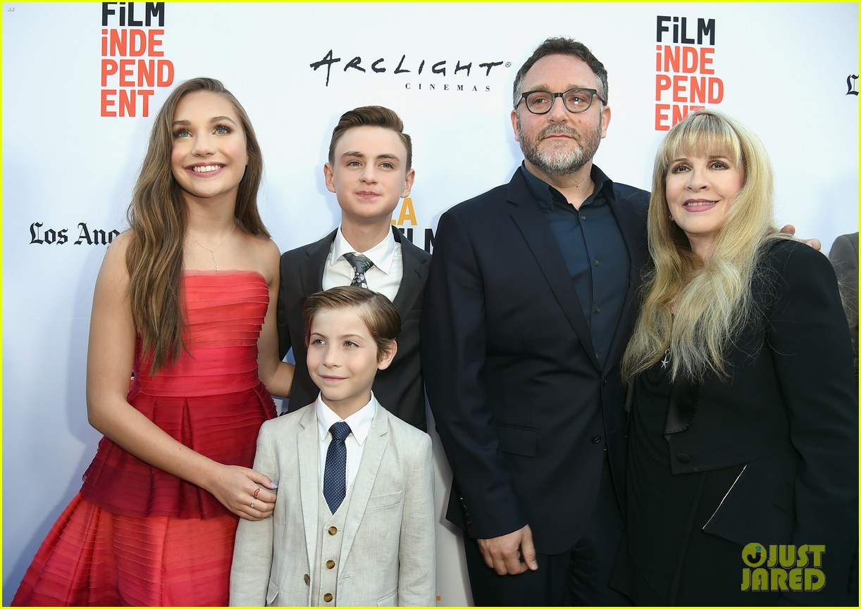 Maddie Ziegler, Jaeden Lieberher, & Jacob Tremblay Team Up for 'Book of