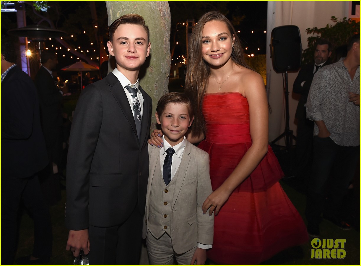 Maddie Ziegler, Jaeden Lieberher, & Jacob Tremblay Team Up for 'Book of