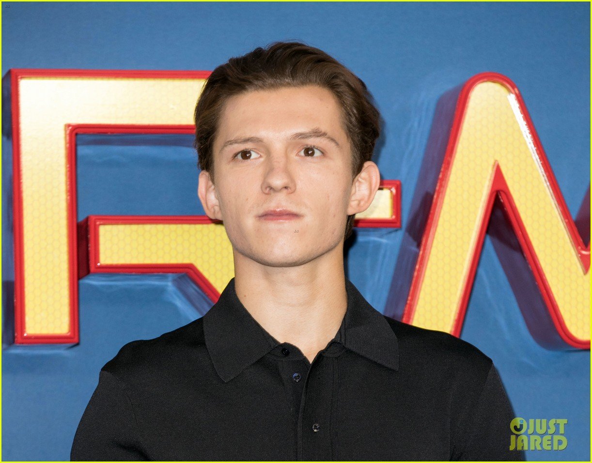 Tom Holland Gets Surprise Visit At 'Spider-Man: Homecoming' London ...