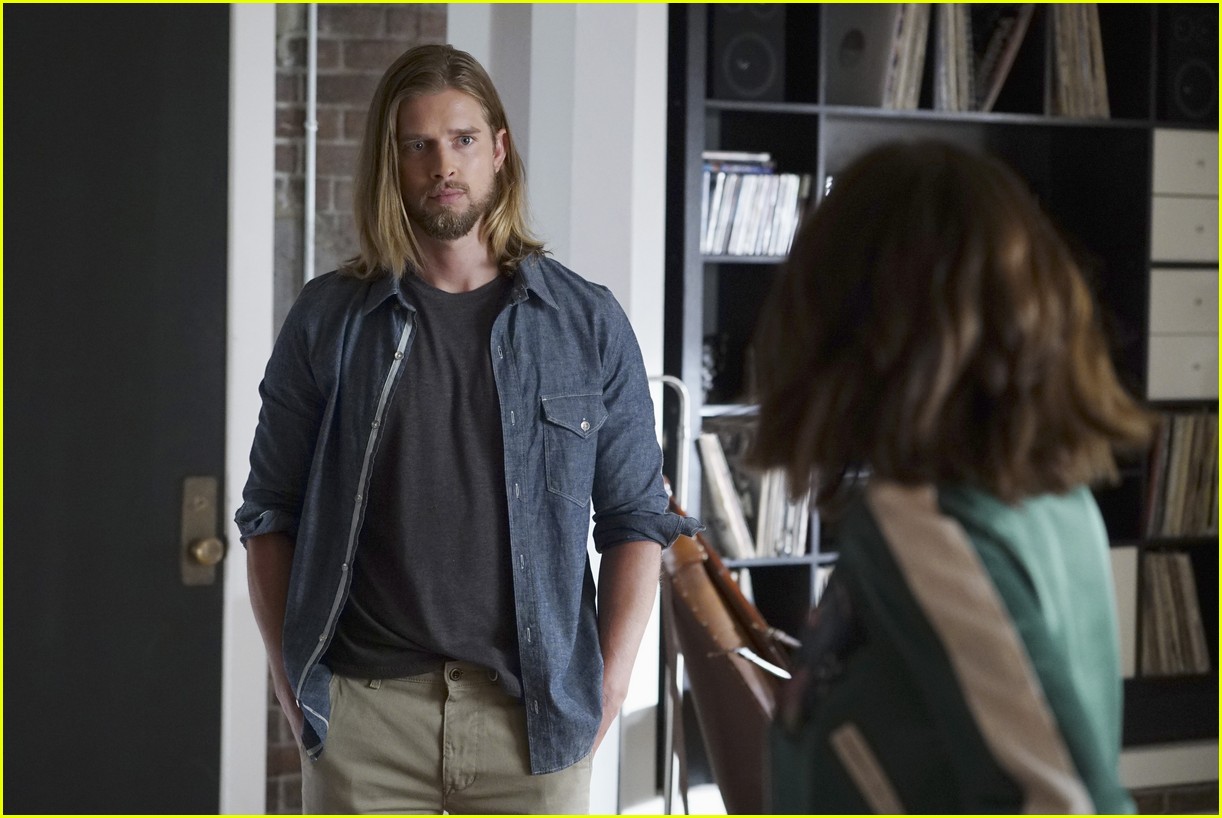 Jason Won T Appear In The Pretty Little Liars Series Finale Sorry Photo Drew Van Acker Marlene King Pretty Little Liars Television Pictures Just Jared Jr