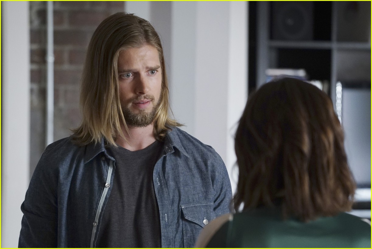Jason Won T Appear In The Pretty Little Liars Series Finale Sorry Photo Drew Van Acker Marlene King Pretty Little Liars Television Pictures Just Jared Jr