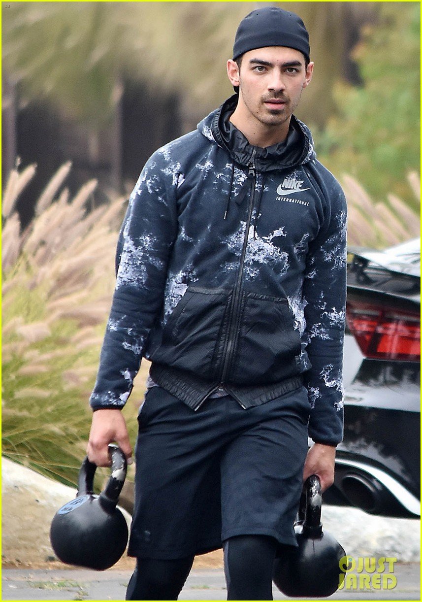 Full Sized Photo of joe jonas shows strength during afternoon workout