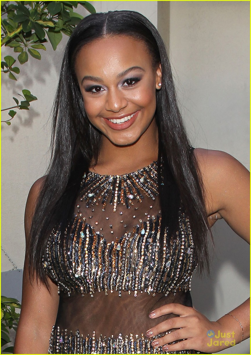 Nia Sioux Celebrates Sweet 16 With 'Dance Moms' Friends in LA | Photo