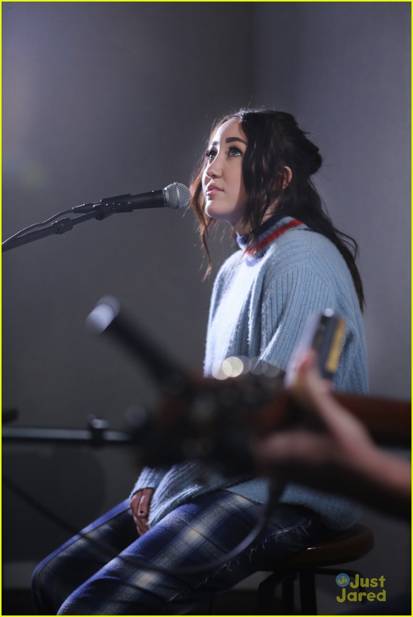 noah cyrus ig comments tunein performance 05