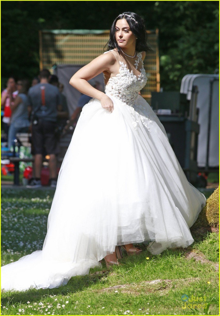 'Riverdale' Films Wedding Scene Who's Getting Married?! (Spoilers