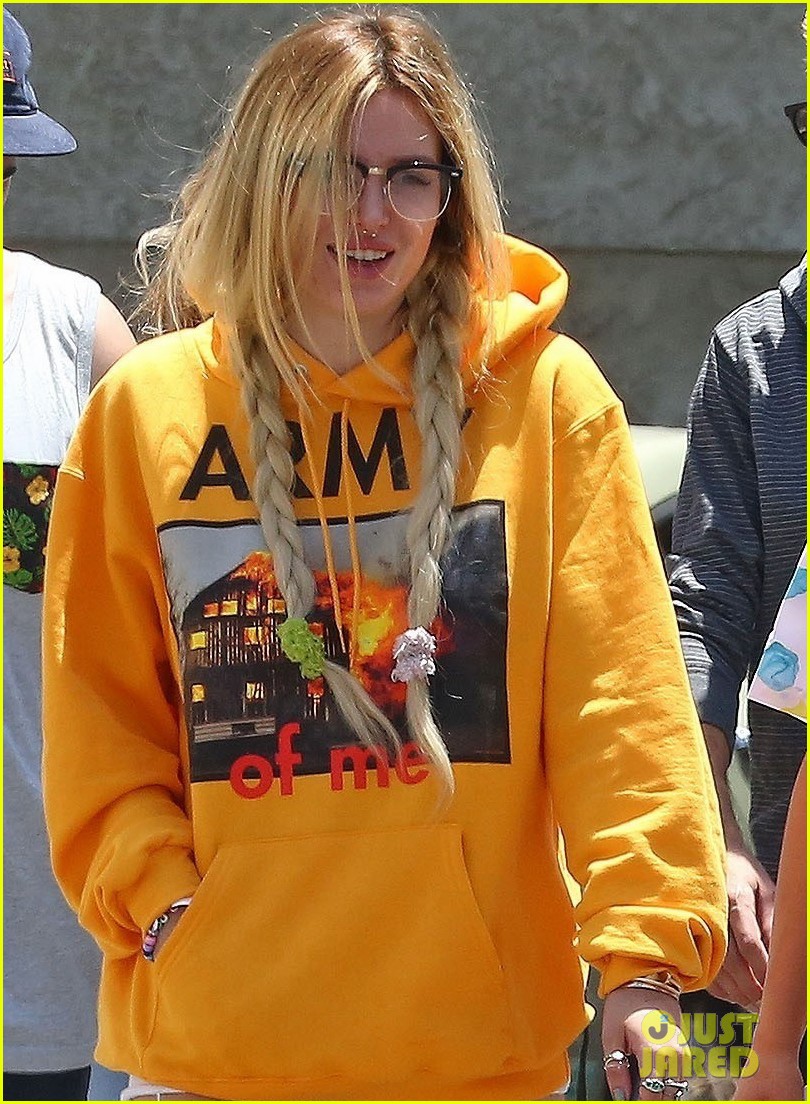 Bella Thorne Grabs Lunch to Go in Los Angeles | Photo 1091818 - Photo