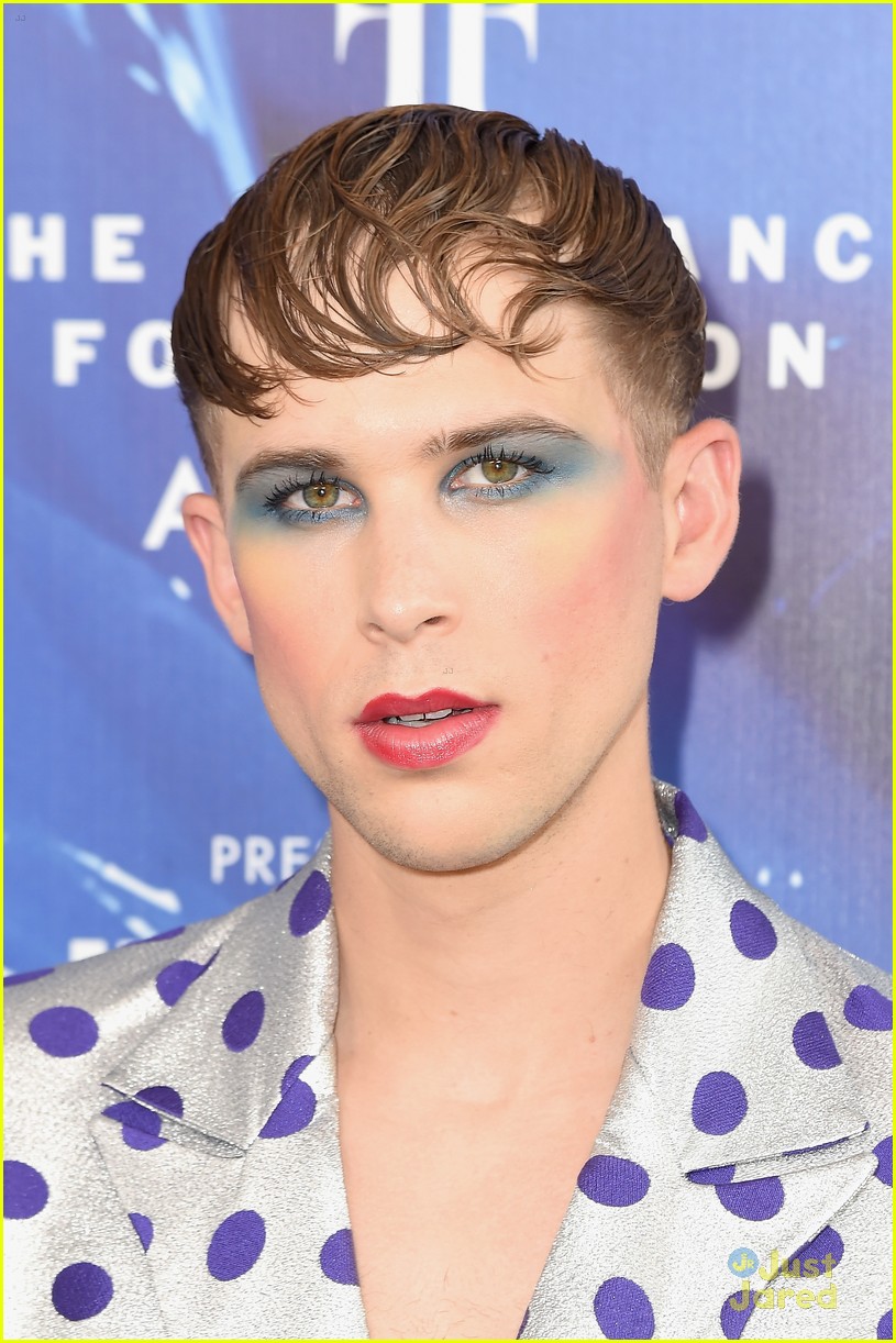 Tommy Dorfman's Makeup is On Point at the Fragrance Foundation Awards