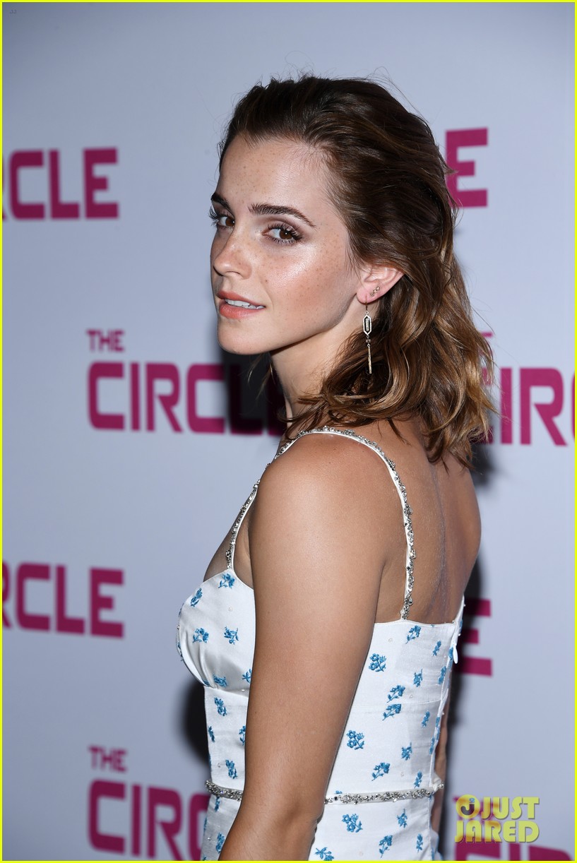 Full Sized Photo of emma watson circle premiere paris pics 15 | Emma