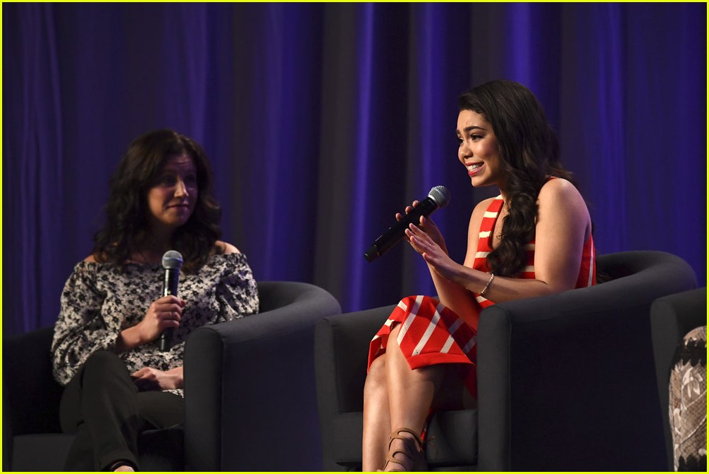 Full Sized Photo of aulii cravalho d23 expo disney 08 | Auli'i Cravalho