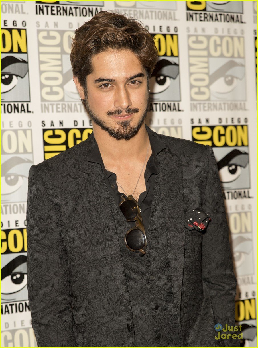 avan jogia ghost wars comic con vancouver 09