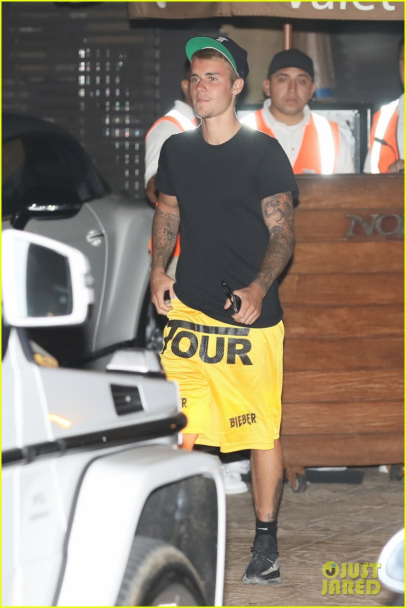justin bieber grabs dinner at nobu with friends 03