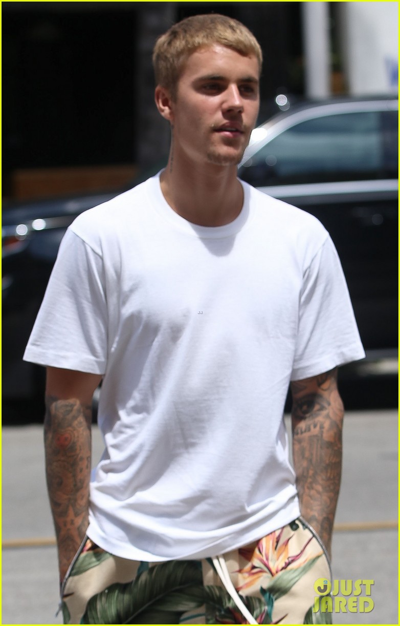 Justin Bieber Grabs Lunch in Beverly Hills After Tour Cancellation ...