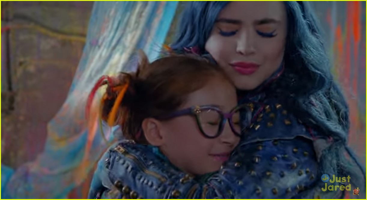 Full Sized Photo of anna cathcart d2 bts special caps 06 | ‘Descendants