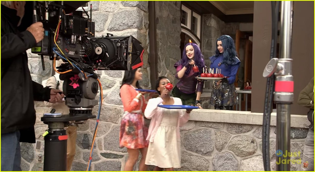 Full Sized Photo of anna cathcart d2 bts special caps 41 | ‘Descendants