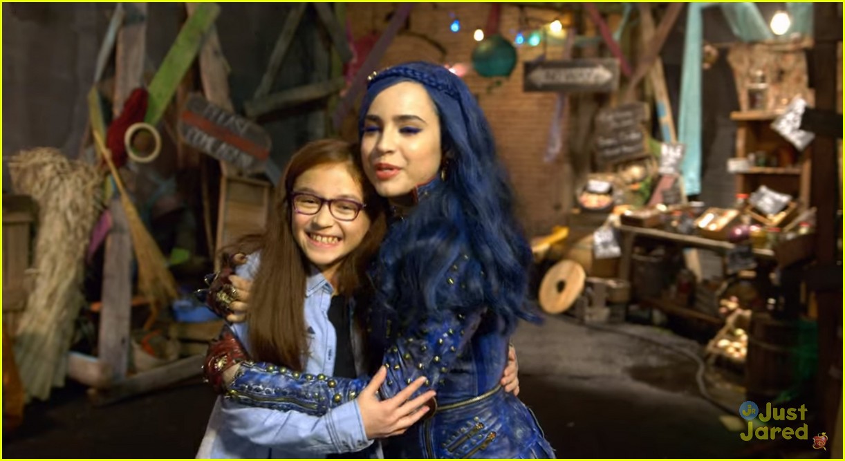 Full Sized Photo of anna cathcart d2 bts special caps 84 | ‘Descendants