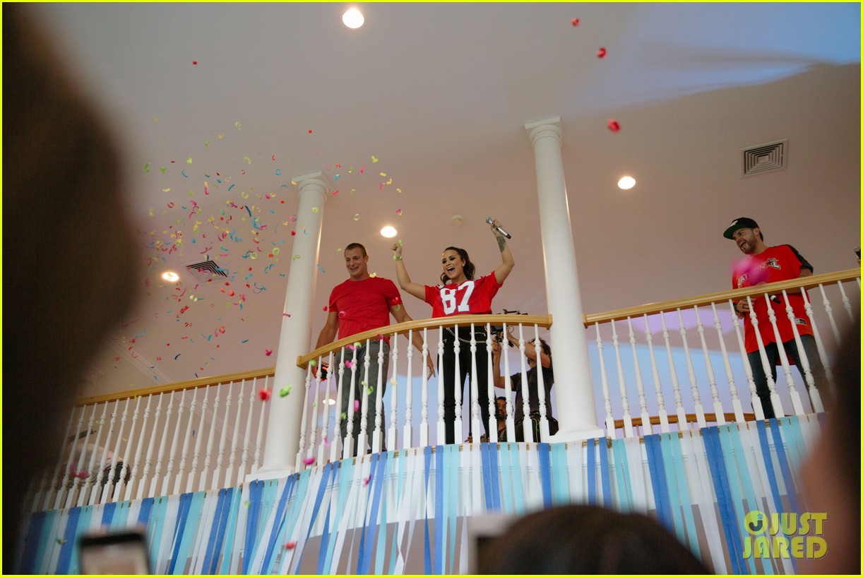 Demi Lovato Takes Her House Party Tour to Boston! Photo 1099017