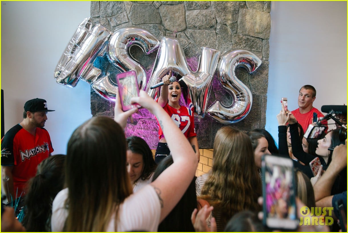 Demi Lovato Takes Her House Party Tour to Boston! Photo 1099018