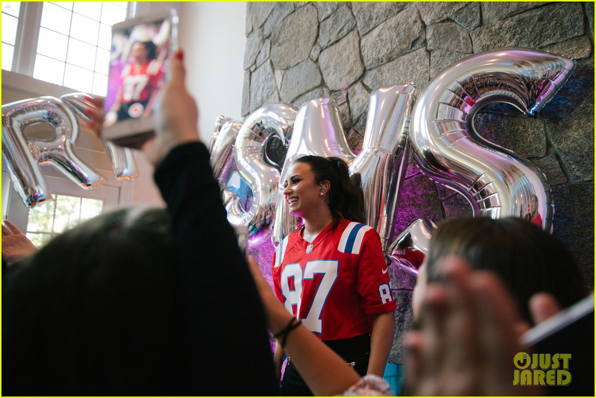 Full Sized Photo of demi lovato kicks off her house party tour 08