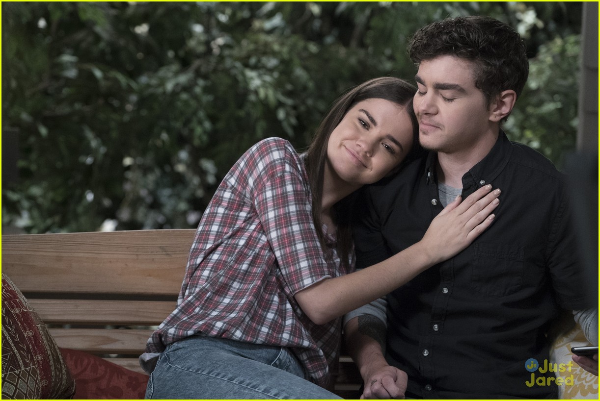 Callie & Aaron Have Their First Official Date on 'The Fosters' Tonight