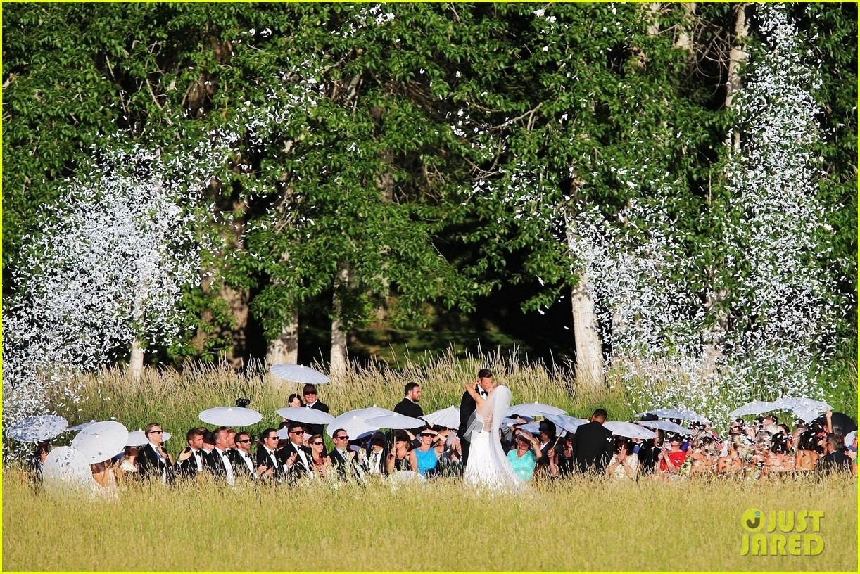 Full Sized Photo Of Julianne Houghs Wedding Photos Brooks Laich Julianne Hough Brooks