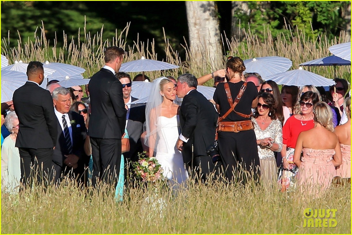 Julianne Hough And Brooks Laichs Wedding Pictures See Them Here Photo 1098447 Photo