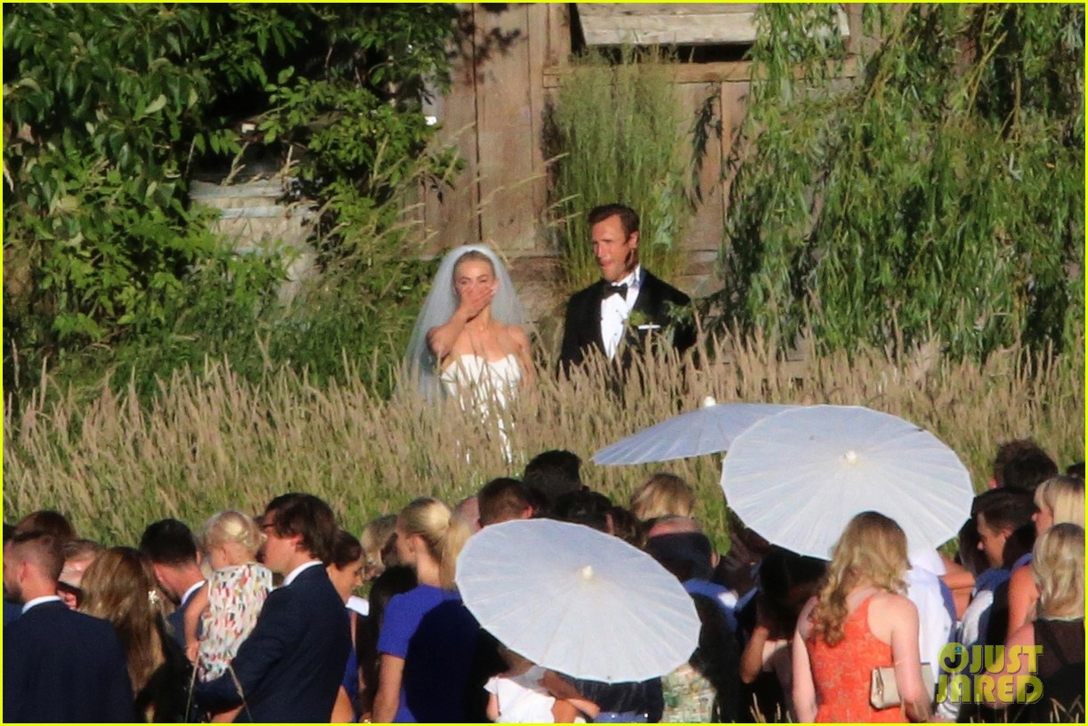 Julianne Hough And Brooks Laichs Wedding Pictures See Them Here Photo 1098469 Photo