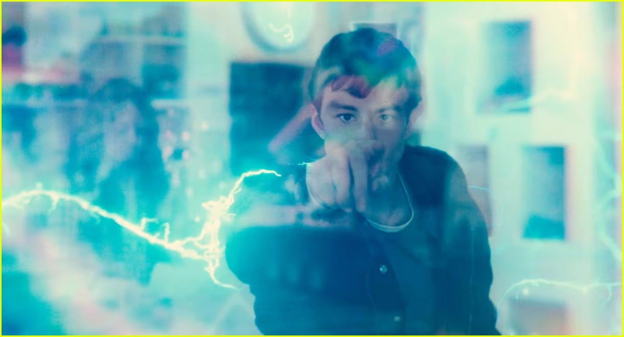 Watch Ezra Miller as The Flash in New 'Justice League' Trailer! | Photo ...