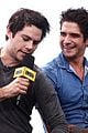 dylan obrien reunites with teen wolf cast at comic con 13