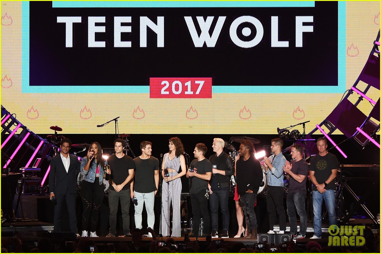 tyler posey teen wolf mtv fandom awards 08