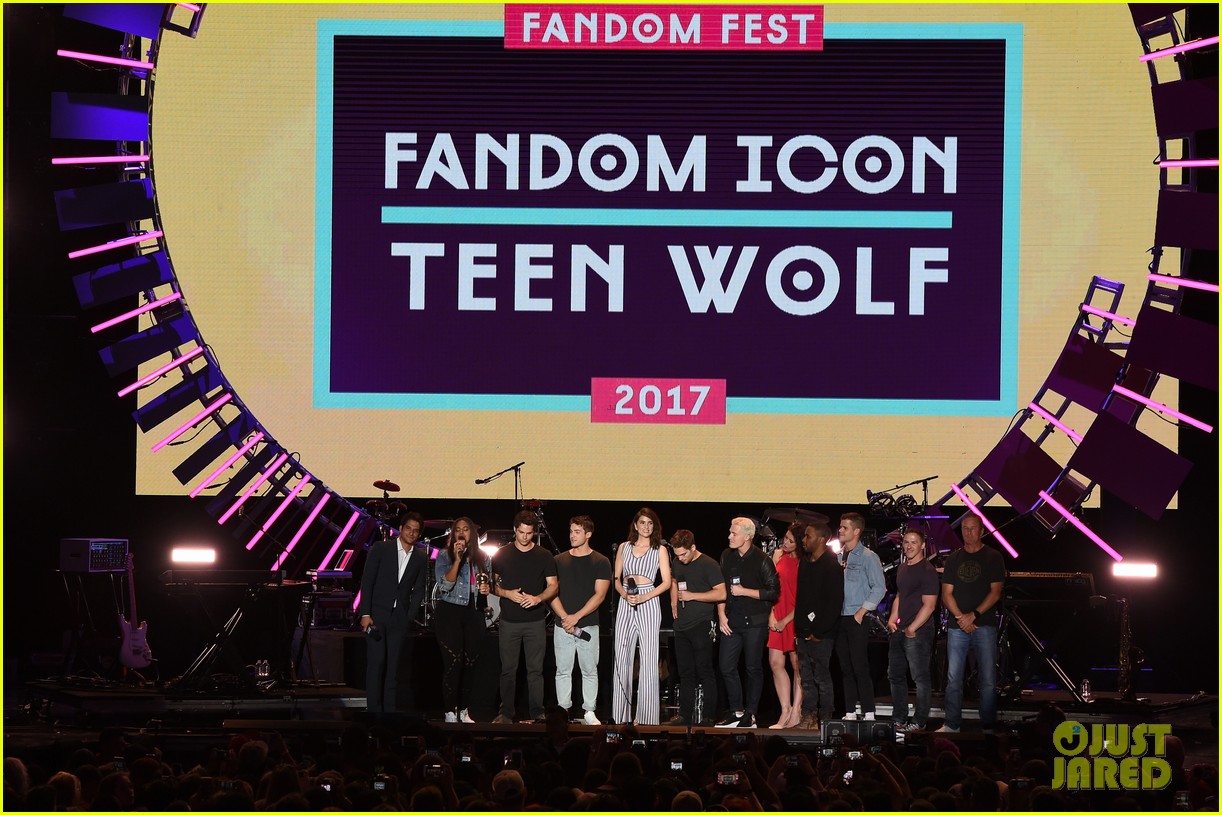 tyler posey teen wolf mtv fandom awards 09