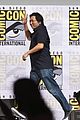 nat wolff and margaret qualley join death note co stars at comic con2 06
