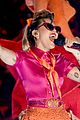 miley cyrus performs younger now mtv vmas 2017 02