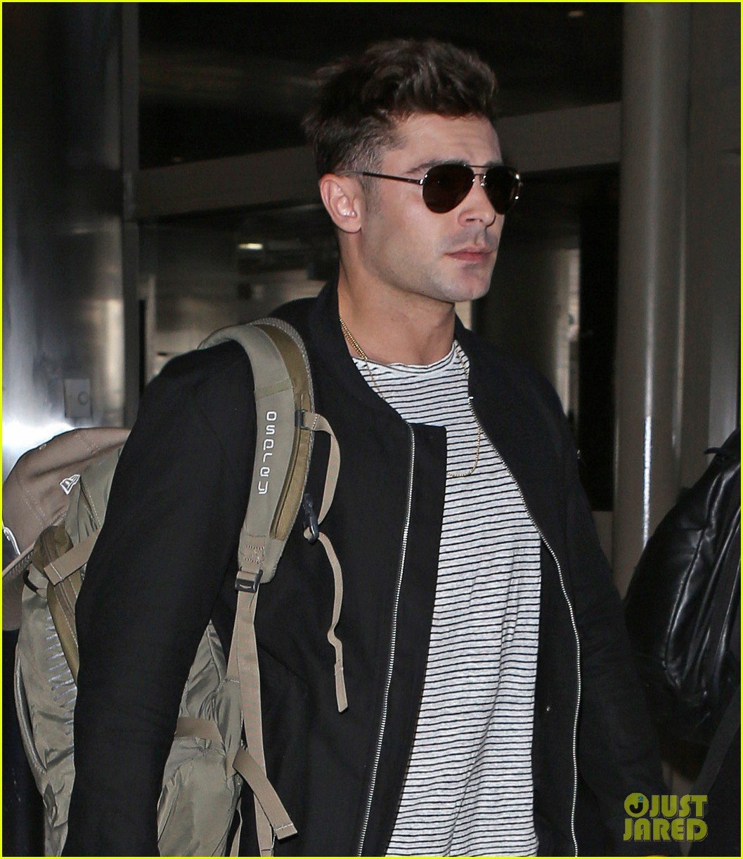 Zac Efron Carries His Own Bags at LAX | Photo 1102791 - Photo Gallery ...