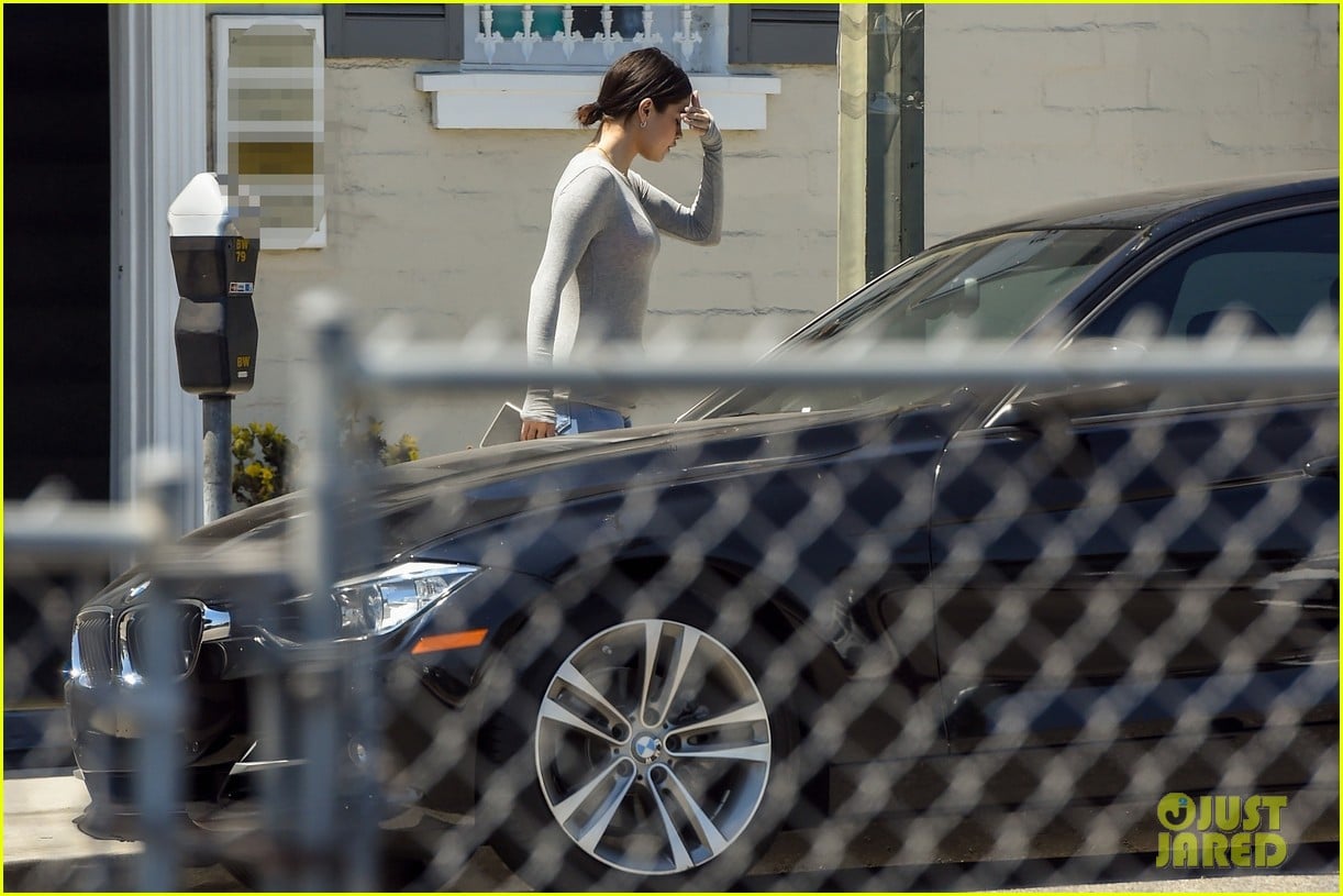 Full Sized Photo of selena gomez goes casual for a doctors appointment